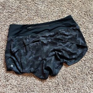 Lululemon Speed Up mid rise 4 inch short